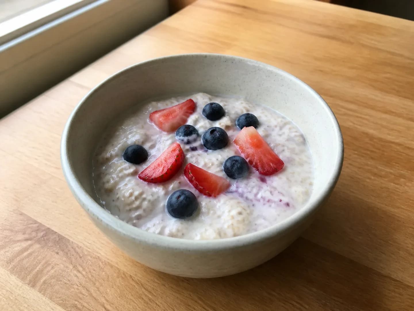 Creamy berry vanilla overnight oats with almonds